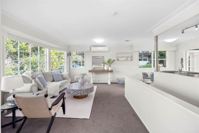 Photo of property in 14 Sovereign Place, Glenfield, Auckland, 0629