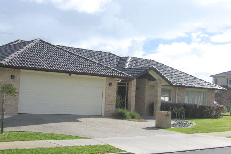 Photo of property in 1 Cambrian Crescent, Flat Bush, Auckland, 2016