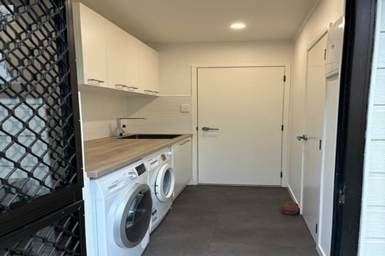 Photo of property in 5 Strid Road, Te Atatu South, Auckland, 0610