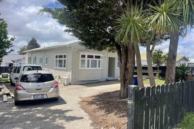 Photo of property in 29a Miro Street, New Lynn, Auckland, 0600