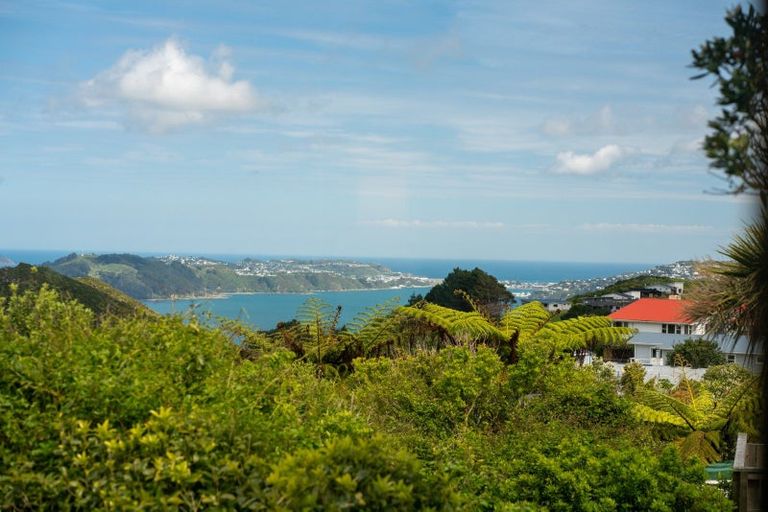 Photo of property in 20 Salford Street, Newlands, Wellington, 6037