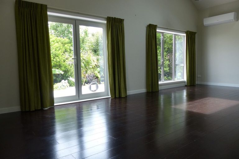 Photo of property in 19 Kakariki Grove, Waikanae, 5036