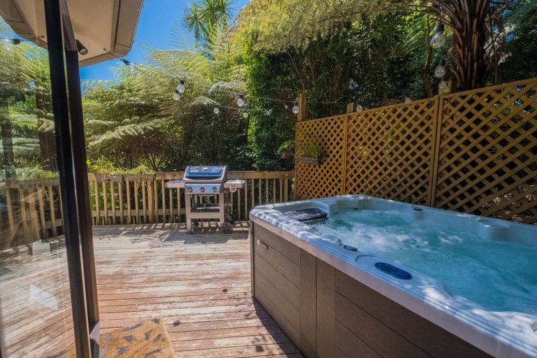 Photo of property in 107 Wirihana Road, Titirangi, Auckland, 0604
