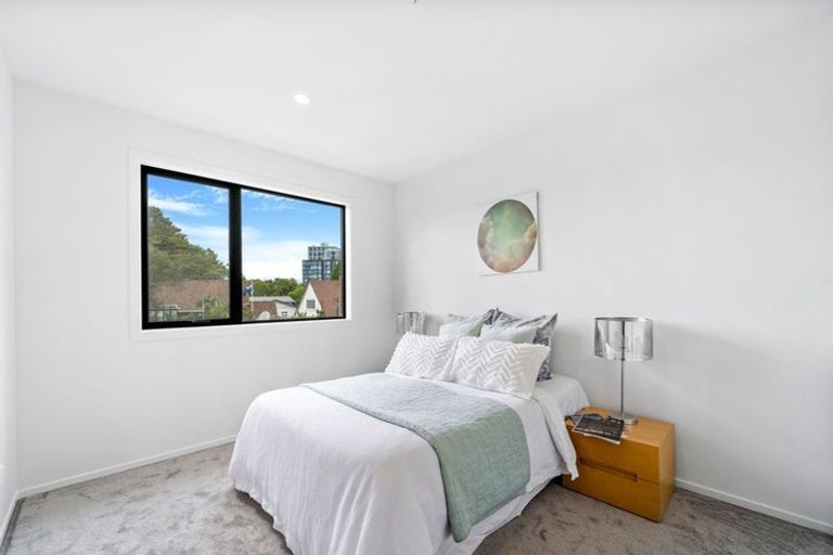 Photo of property in 8 Kautawa Lane, Massey, Auckland, 0614