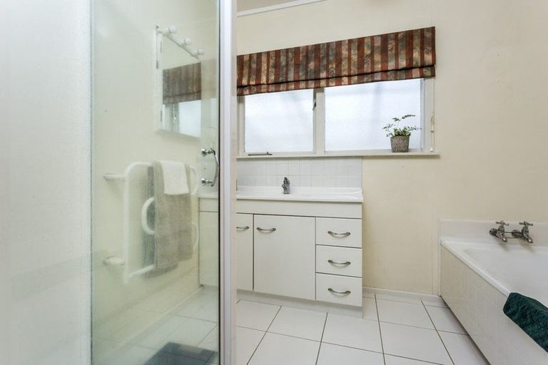 Photo of property in 64 Eskdale Road, Birkdale, Auckland, 0626