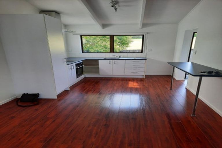 Photo of property in 3/180 Henderson Valley Road, Henderson, Auckland, 0612