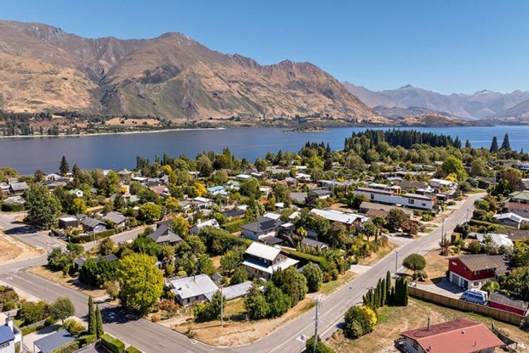 Photo of property in 6 Matai Road, Wanaka, 9305
