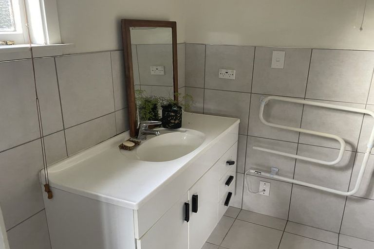 Photo of property in 40 Koe Street, Moana, 7872