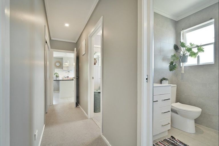 Photo of property in 12 O'connell Place, Havelock North, 4130