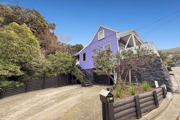 Photo of property in 1 Hawkhurst Road, Lyttelton, 8082
