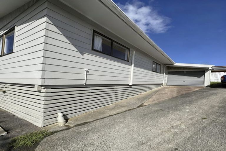 Photo of property in 1/19 College Road, Northcote, Auckland, 0627