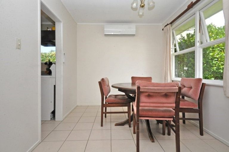 Photo of property in 22 Sunvue Road, Glen Eden, Auckland, 0602