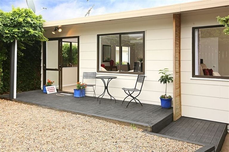 Photo of property in 122a Colwill Road, Massey, Auckland, 0614