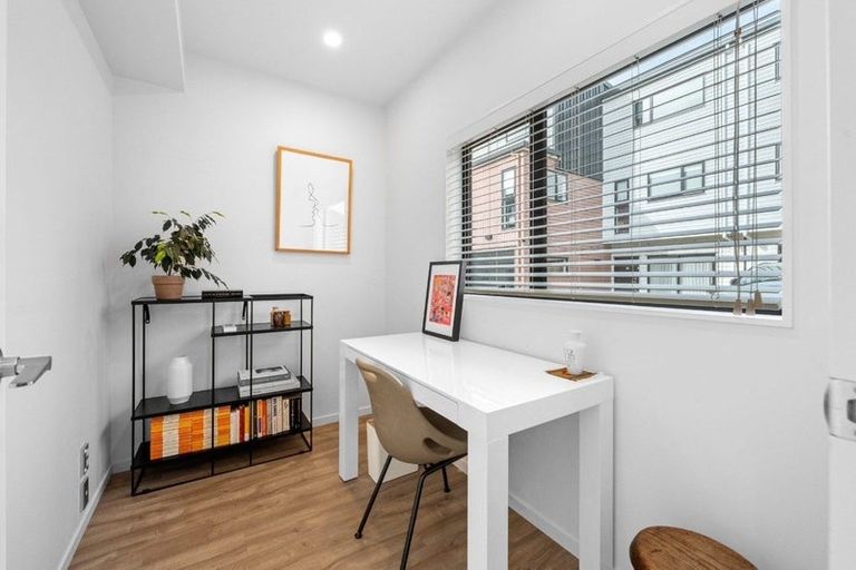 Photo of property in 15 Korama Lane, New Lynn, Auckland, 0600