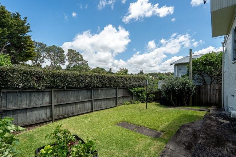 Photo of property in 2/76 Wairoa Road, Narrow Neck, Auckland, 0624