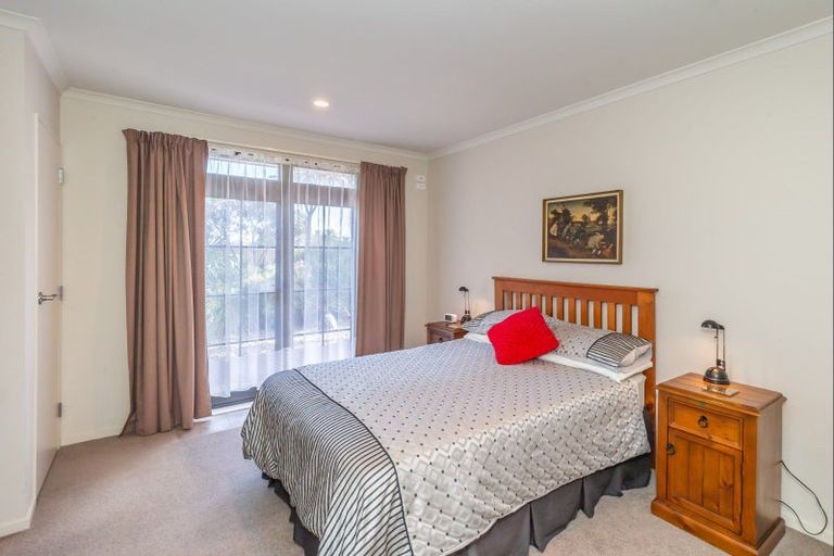 Photo of property in 68 Mako Mako Road, Levin, 5510