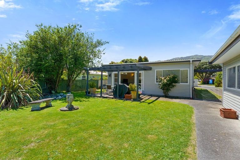 Photo of property in 10 Matai Street, Waikanae, 5036