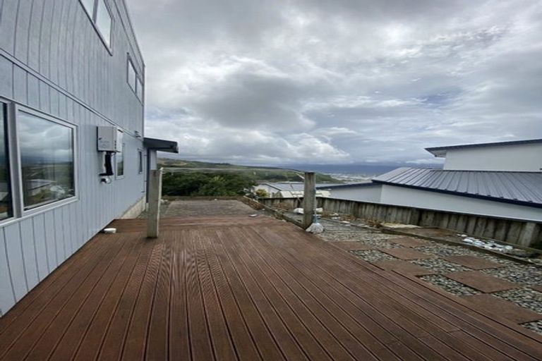 Photo of property in 61 Tamworth Crescent, Newlands, Wellington, 6037