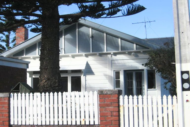 Photo of property in 159 Queens Drive, Lyall Bay, Wellington, 6022