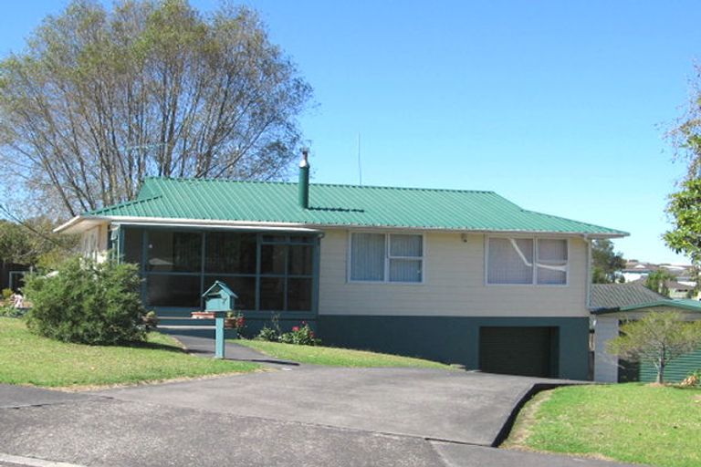 Photo of property in 5 Kayle Glen, West Harbour, Auckland, 0618