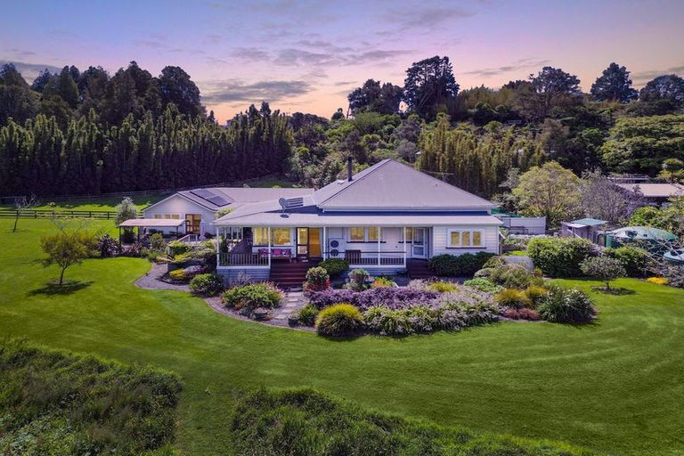 Photo of property in 278a Forest Hill Road, Waiatarua, Auckland, 0612