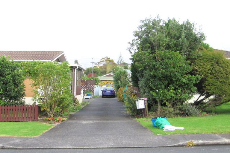 Photo of property in 9b Thorburn Avenue, Red Beach, 0932