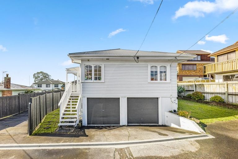 Photo of property in 4233 Great North Road, Glendene, Auckland, 0602