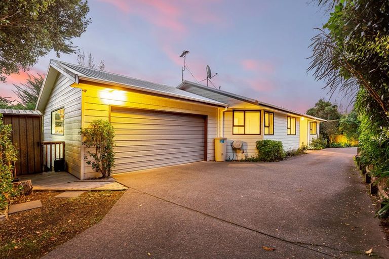 Photo of property in 48 Sailmaker Close, Whitby, Porirua, 5024