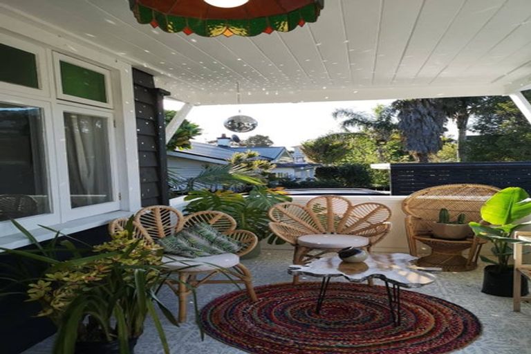 Photo of property in 1/3 Oates Road, Glen Eden, Auckland, 0602