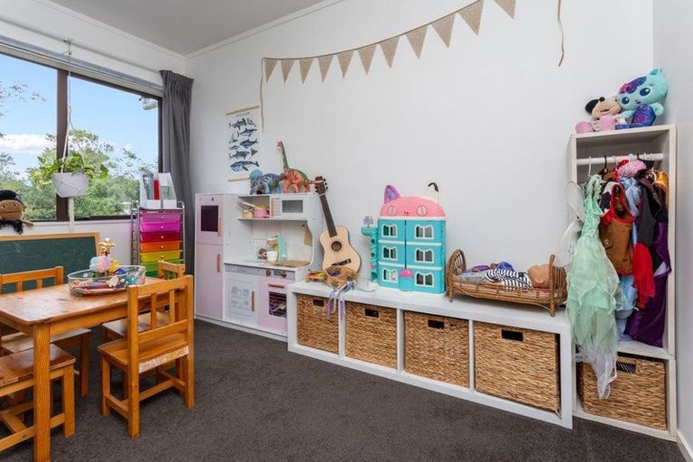 Photo of property in 1/92 Kervil Avenue, Te Atatu Peninsula, Auckland, 0610