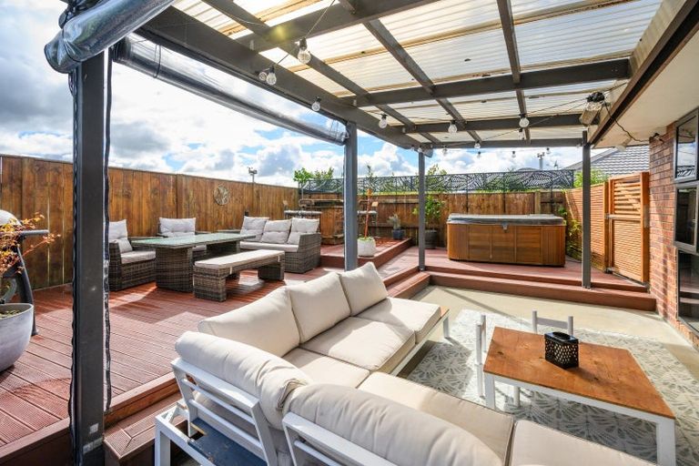Photo of property in 7 Medallion Court, Kelvin Grove, Palmerston North, 4414