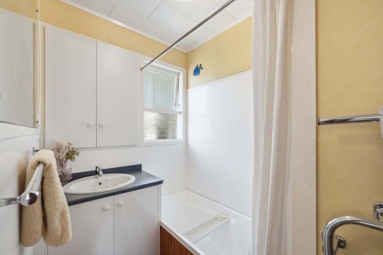 Photo of property in 44 Saddleback Rise, Murrays Bay, Auckland, 0630