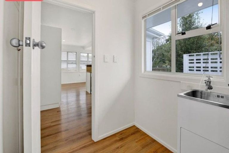 Photo of property in 5 Nikau Street, Inglewood, 4330