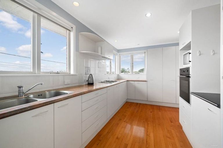 Photo of property in 7 Tamahere Drive, Glenfield, Auckland, 0629