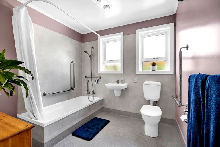 Photo of property in 139 Tukapa Street, Westown, New Plymouth, 4310