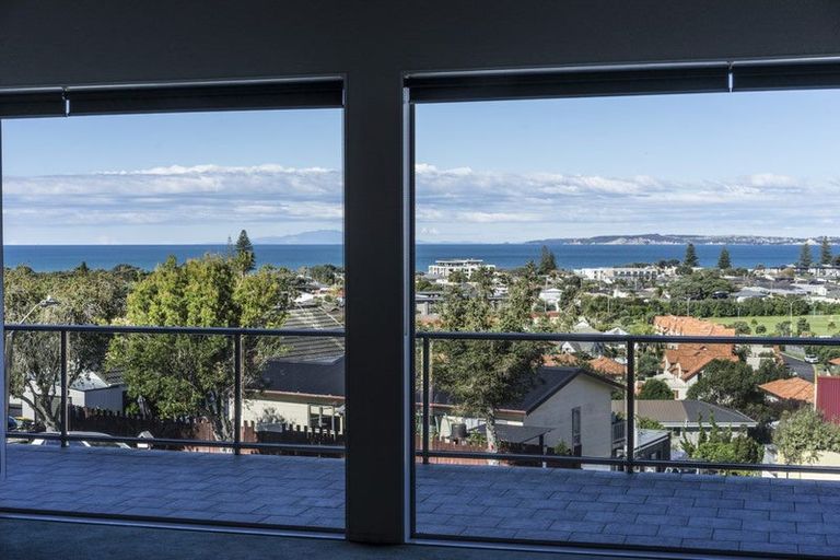 Photo of property in 3 Orewa Heights Crescent, Orewa, 0931