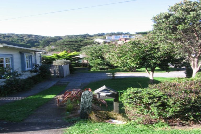 Photo of property in 250 Airlie Road, Plimmerton, Porirua, 5026