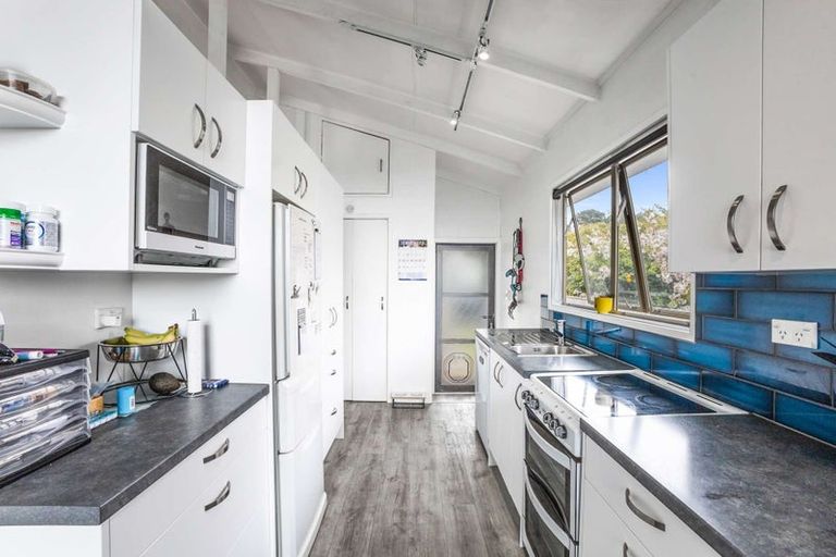 Photo of property in 33 Maratahu Street, Westown, New Plymouth, 4310