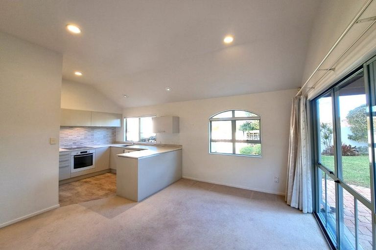 Photo of property in 1/2 Tobruk Crescent, Milford, Auckland, 0620