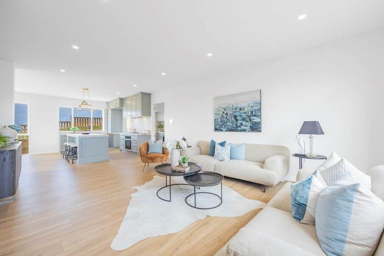 Photo of property in 42 Takurua Terrace, Orewa, 0931