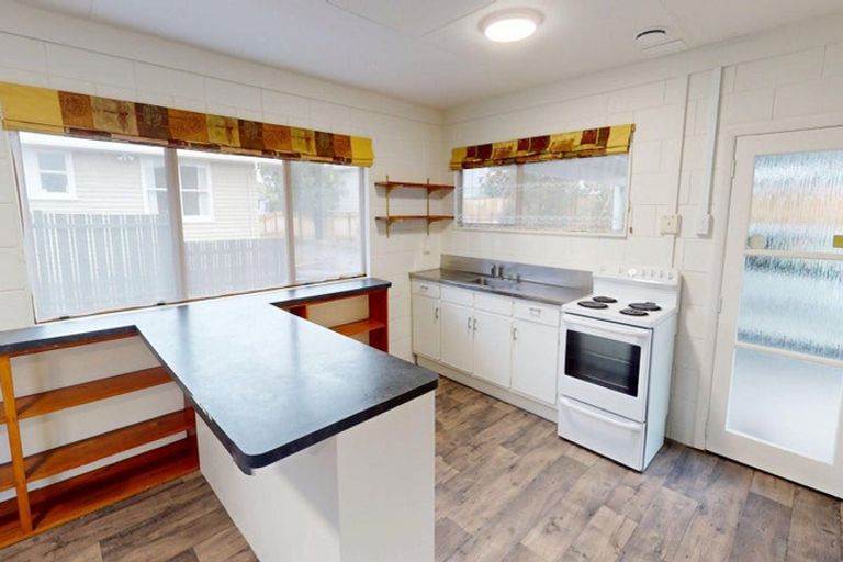 Photo of property in 19 Perrin Place, Kelvin Grove, Palmerston North, 4414