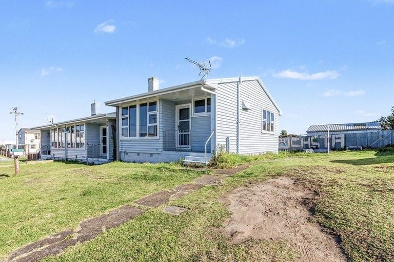 Photo of property in 1 Tiki Street, Castlecliff, Wanganui, 4501