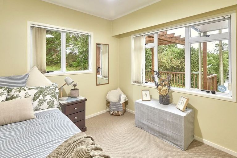 Photo of property in 27 Coroglen Avenue, Birkenhead, Auckland, 0626