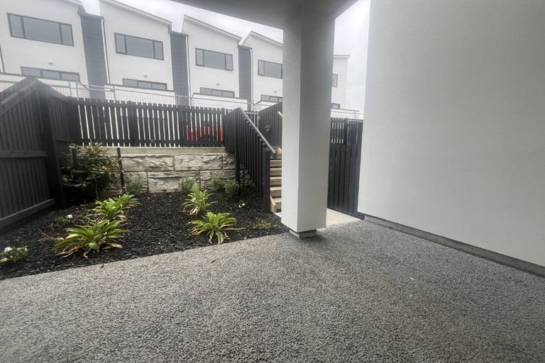 Photo of property in 2 Mikoikoi Crescent, Mangere Bridge, Auckland, 2022