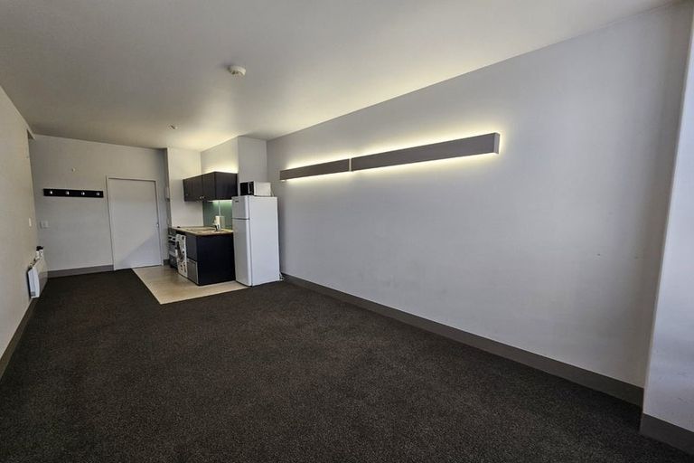 Photo of property in Urbane Apartments, 2/29 Webb Street, Mount Cook, Wellington, 6011