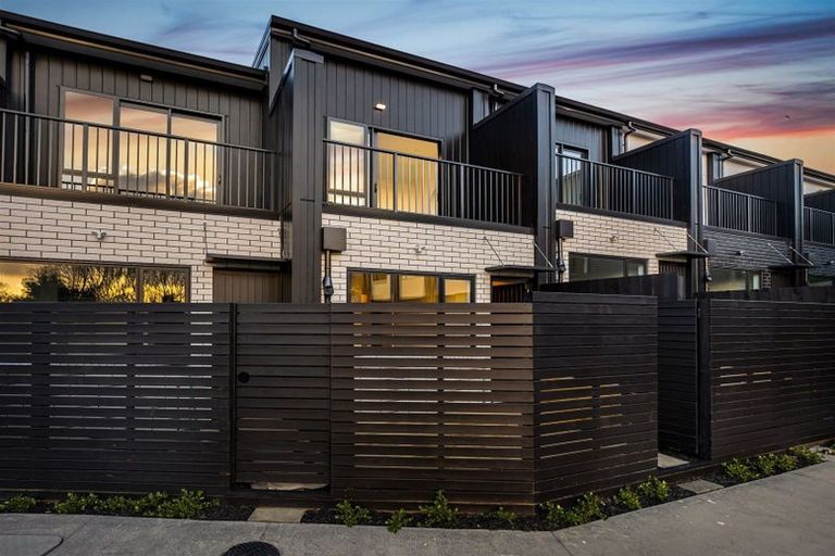 Photo of property in 3 Meg Lane, Glen Eden, Auckland, 0602