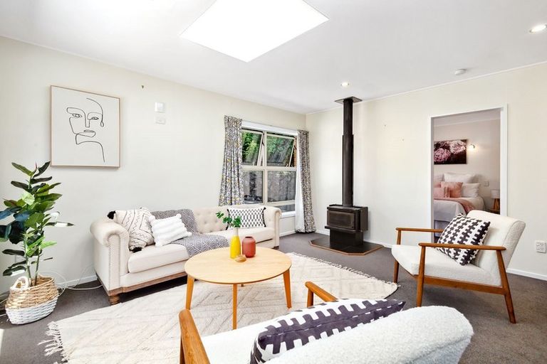 Photo of property in 6a Julia Place, Tawa, Wellington, 5028