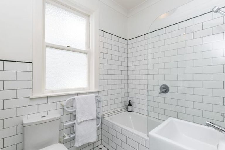 Photo of property in 17u4 Oriental Terrace, Oriental Bay, Wellington, 6011