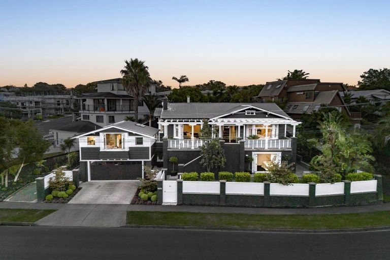 Photo of property in 20 Seabreeze Road, Narrow Neck, Auckland, 0624
