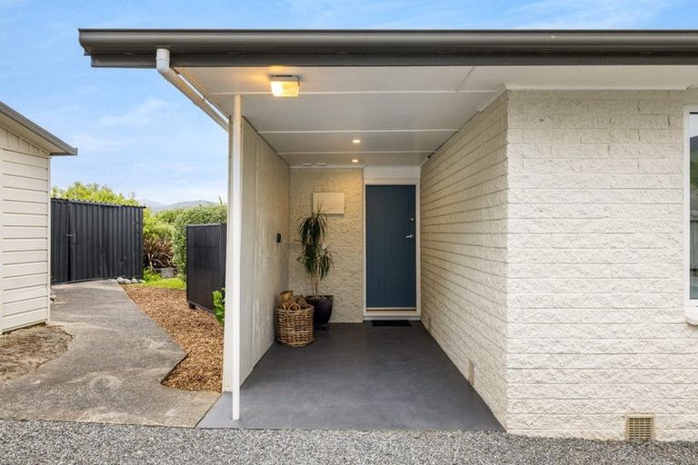 Photo of property in 2 Haywards Lane, Duvauchelle, 7581